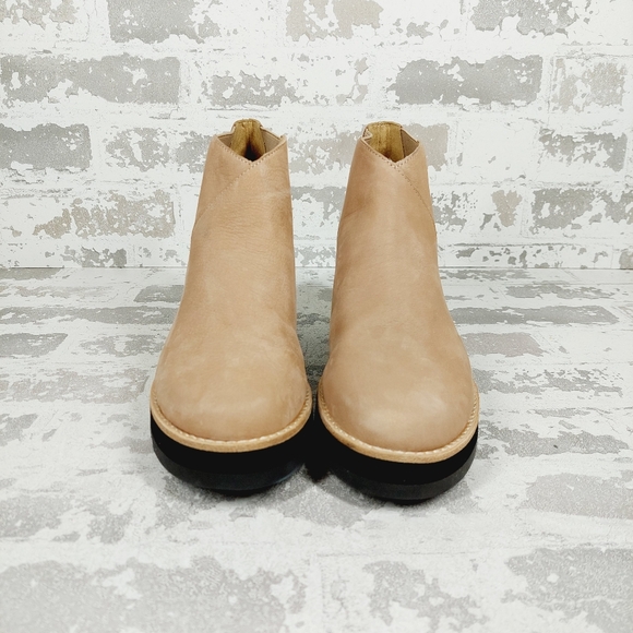 NEW Eileen Fisher Caddy Tan Leather Pull-On Wedge Chelsea Booties B613 - Picture 7 of 11
